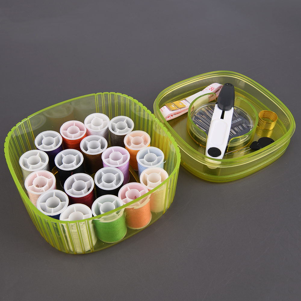 Una colección de kits de costura esenciales para principiantes, que incluye diversas herramientas y materiales.