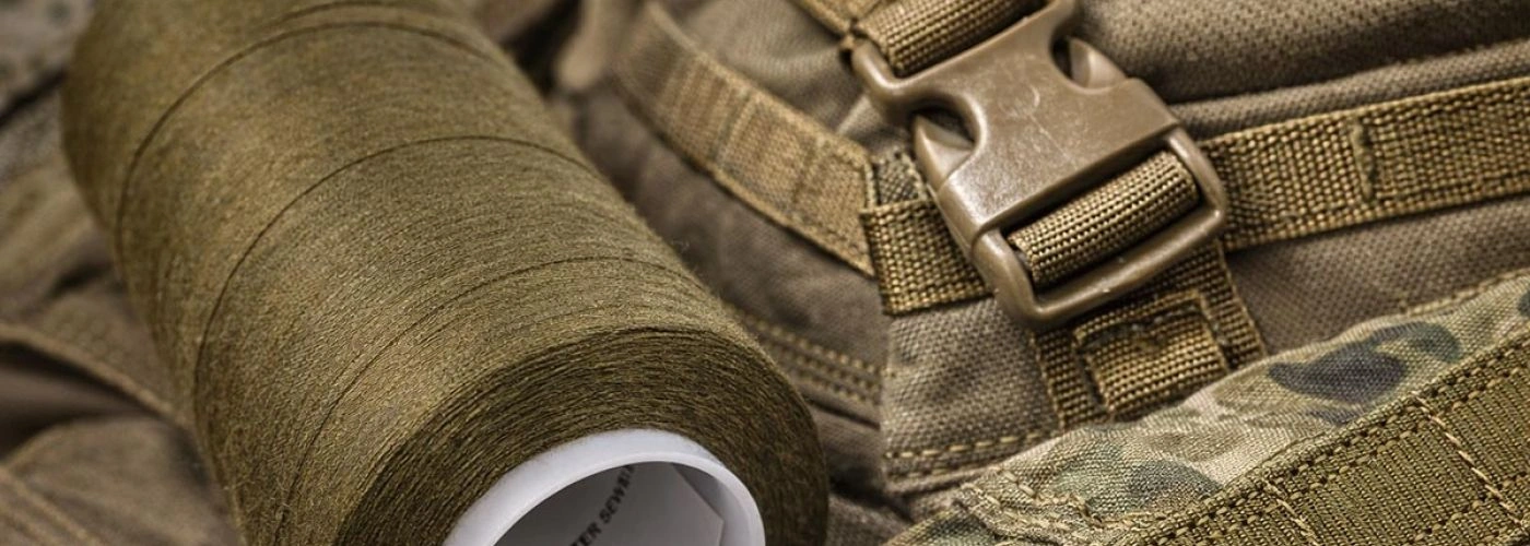 Hilo de coser Oliver Green para ropa de trabajo, ropa de exterior y bolsos