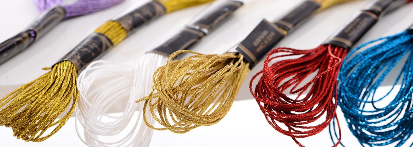 Stickmaterialien: Vollständiger Leitfaden zu Fäden, Werkzeugen und Techniken